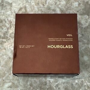 Hourglass Veil Setting Powder in Elegant Brown Packaging